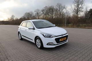 Hyundai i20 Hyundai i20 1.0 T-GDI airco navigatie cruise control dab+ bluetooth camera pdc trekhaak 5-deurs dimmende spiegel - afbeelding nr 2