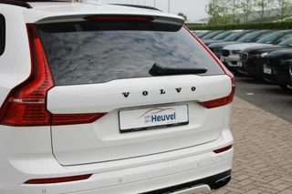 Volvo XC60 Volvo XC60 T6 Recharge AWD R-Design | Panoramadak | Parkeercamera | HUD | Pilot Assist | BLIS | Stoelverwarming | Trekhaak | Glossy Black | Keyless - afbeelding nr 6
