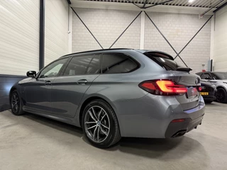 BMW 5 Serie BLUESTONE-METALLIC MET COGNAC LEER/PANO/ACC/CAMERA/STANDKACHEL/SFEER/DAB/CARPLAY/SHADOW-LINE/M-AERODYNAMIC - afbeelding nr 10