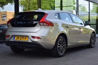 Volvo V40 Volvo V40 T2 122pk Aut. Inscription | Camera | PanoDak | Leder - afbeelding nr 2