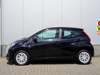 Toyota Aygo Toyota Aygo 1.0 VVT-i x-play ltd Navi | Camera | Airco | NAP - afbeelding nr 4