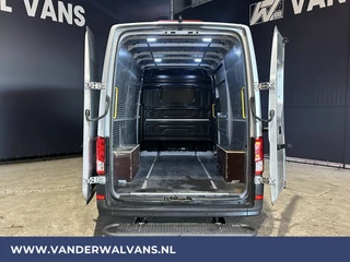 Volkswagen Crafter Volkswagen Crafter 2.0 TDI 140 pk L3H3 L2H2 Euro6 Airco | Camera | Cruisecontrol | Apple Carplay Android Auto, Chauffeursstoel, Parkeersensoren, Bijrijdersbank, 3000kg Trekvermogen, zilver - afbeelding nr 3