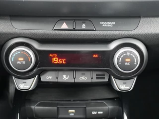 Kia Stonic - Navigatie - Camera - Climate control - Privacy glass - Keyless entry - Fabrieksgarantie tot 05-2029 - afbeelding nr 29