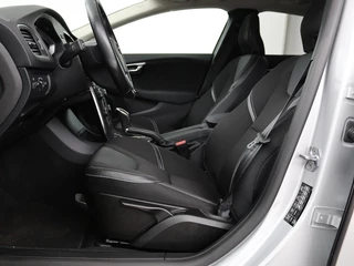 Volvo V40 Volvo V40 2.0 D2 Momentum | Automaat | Full LED |  Harman/Kardon | Trekhaak | Navigatie | Climate control | Cruise control | Parkeerhulp - afbeelding nr 4