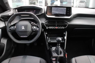 Peugeot 2008 Peugeot 2008 1.2 100PK ALLURE PACK | TREKHAAK | NAVIGATIE | APPLE CARPLAY/ANDROID AUTO | 3-D INSTRUMENTENPANEEL | ACHTERUITRIJ CAMERA | CRUISE CONTROL | LED KOPLAMPEN | CLIMATE CONTROL | 17