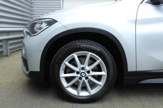 BMW X1 BMW X1 sDrive18i 141pk AUTOMAAT NL-Auto 74.942km Clima Cruise Navi Camera HUD Keyless El. Klep 17