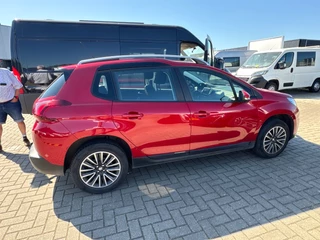 Peugeot 2008 Peugeot 2008 1.2 PT Blue Lion, Panorama Dak! Trekhaak! VERWACHT! - afbeelding nr 4