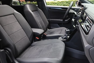 Volkswagen T-Roc Volkswagen T-Roc 1.5 TSI 110kW DSG-7 R-Line Black Style Panorama/IQ.Light/Virtual Cockpit Pro/App-Connect/18