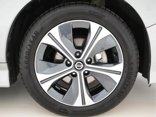 Nissan Leaf Nissan Leaf N-Connecta 40 kWh (INCL-BTW)  Aut. *ADAPTIVE-CRUISE | NAVI-FULLMAP | SURROUND-VIEW | CARPLAY | KEYLESS | BLIND-SPOT |  DIGI-COCKPIT | COMFORT-SEATS | DAB | ECC | PDC | HEATED-SEATS | 17