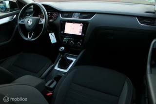 Škoda Octavia Skoda Octavia Combi 1.0 TSI Greentech Business Edition, Trekhaak, Digitale cockpit, Pdc, Cruise, Navi, App connect, Donker glas, - afbeelding nr 2