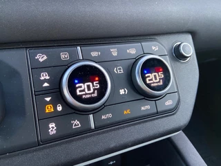 Land Rover Defender Land Rover Defender 110 P400E LEDER/LUCHTVERING/360CAMERA/CARPLAY - afbeelding nr 15
