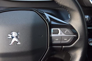 Peugeot 208 Peugeot 208 1.2 PureTech Allure Pack | Panoramadak | Apple carplay/android | Cruise control | - afbeelding nr 19