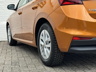 Škoda Fabia Skoda Fabia 1.0 TSI Ambition Clima Carplay Adaptive cruise Navigatie Pdc DAB radio - afbeelding nr 32