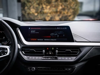 BMW 1 Serie BMW 1-serie 120i|PANO|H&K|M-PAKKET|KUIPSTOELEN|CAMERA|19'' - afbeelding nr 26