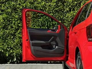 Volkswagen Polo Volkswagen Polo 2.0 TSI GTI, NIEUW MODEL, NAVI, AIRCO, CARPLAY, STOELVERWARMING, PARKEERSENSOREN VOOR/ACHTER, LICHTMETAAL 17