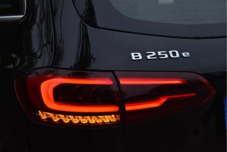Mercedes-Benz B-Klasse Mercedes-Benz B-Klasse 250 e AMG Line | Open dak | Sfeerverl | DAB | Carbon | Carplay | Stoelverw | Full LED | AMG Velgen - afbeelding nr 26