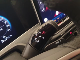 Volkswagen Passat Volkswagen Passat Variant 1.5 eHybrid 272pk DSG/AUT R-Line Wegklapbare trekhaak, Panoramadak, Leder - afbeelding nr 9