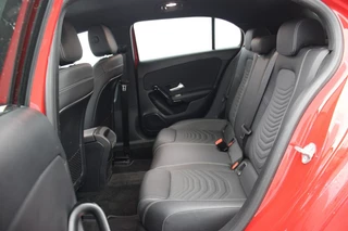 Mercedes-Benz A-Klasse Mercedes-Benz A-Klasse 180 Business Solution Automaat - Camera, Digital Cockpit, Leer - afbeelding nr 7