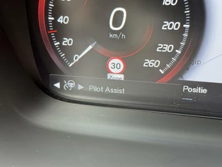 Volvo V90 Volvo V90 2.0 D3 R-Design Automaat | Panoramadak | Volleer | Camera met rondomzicht | Bowers&Wilkins | Adaptieve cruise control | Head-up Display | Apple CarPlay | LED | Parkeersensoren voor en achter - afbeelding nr 13