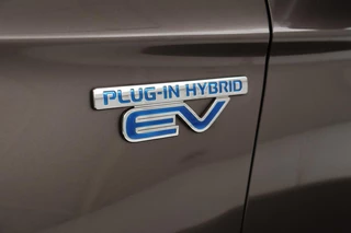 Mitsubishi Outlander Mitsubishi Outlander 2.0 PHEV Pure | Trekhaak | Carplay | Camera |  Half leder | Keyless | Climate control | Cruise control - afbeelding nr 29
