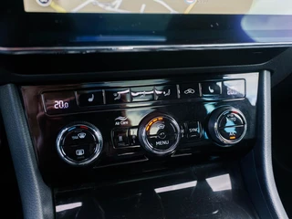 Škoda Superb Skoda Superb Combi 1.4 TSI iV 218pk Laurin & Klement | Leder | Panoramadak | 360 Camera | Trekhaak - afbeelding nr 10