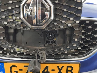 MG ZS EV MG ZS EV MG Luxury 45 kWh (INCL-BTW) *PANO | FULL-LEATHER | CCS-FASTLOADER | KEYLESS | NAVI-FULLMAP | ADAPTIVE-CRUISE | CAMERA | HEATED-SPORT-SEATS | CARPLAY | BLINDSPOT | DAB | LANE-ASSIST | 17