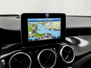 Mercedes-Benz CLA Mercedes-Benz CLA Shooting Brake 180 Sport Automaat (NAVIGATIE, LEDER, STOELVERWARMING, GETINT GLAS, SPORTSTOELEN, PARKEERSENSOREN, CRUISE, BLUETOOTH, NIEUWE APK, NIEUWSTAAT) - afbeelding nr 8