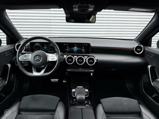 Mercedes-Benz A-Klasse Mercedes-Benz A-klasse 200 AMG Panoramadak Camera LED DAB Widescreen Apple CarPlay/Android Auto Night Pakket Stoelverwarming - afbeelding nr 2