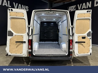 Volkswagen Crafter Volkswagen Crafter 2.0 TDI 140 pk L3H3 L2H2 Euro6 Airco | Camera | Apple Carplay | Android Auto Parkeersensoren, Bijrijdersbank - afbeelding nr 3