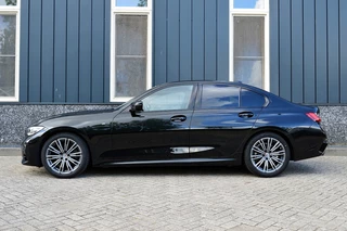 BMW 3 Serie BMW 3 Serie 320i M-Sport Business Edition Plus Rijklaarprijs-Garantie Leder Led Camera Navigatie 50 Jahre Edition - afbeelding nr 2