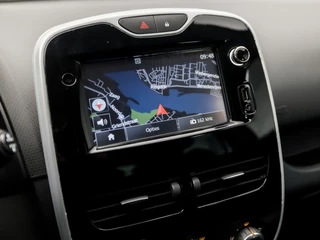 Renault Clio (NAVIGATIE, GETINT GLAS, BASS REFLEX, PARKEERSENSOREN, SPORTSTOELEN, LM VELGEN, PARKEERSENSOREN, CRUISE, NIEUWE APK, NIEUWSTAAT) - afbeelding nr 24