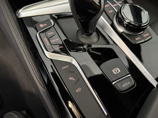 BMW 5 Serie BMW 5 Serie 530e xDrive M-Sport iPerformance High Executive Schuifdak Headup Harman Kardon Trekhaak - afbeelding nr 17