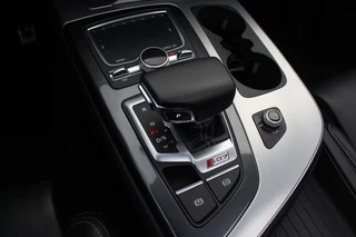 Audi SQ7 Audi SQ7 4.0 TDI quattro GRIJS KENTEKEN / Trekhaak / Panoramadak / 360Camera / Head-up / 23'' / Luchtvering / Keyless / Bose / Dodehoek / DAB / Apple CarPlay / Nachtzicht / Matrix LED / ACC / Stoelverwarming - afbeelding nr 36