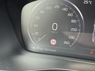 Volvo XC40 Volvo XC40 T5 Plug-in hybrid Ultimate Dark | Trekhaak | Pilot Assist | All-Season | H&K Audio | Camera - afbeelding nr 19