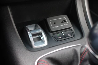 Alfa Romeo Giulietta Alfa Romeo Giulietta 1.4 120PK TURBO SPRINT | LEDEREN BEKLEDING | AFNEEMBARE TREHAAK | ALL SEASON BANDEN | NAVIGATIE | CLIMATE CONTROL | CRUISE CONTROL | CARBON INTERIEUR AFWERKING | 18