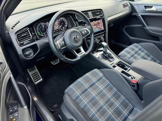 Volkswagen Golf Volkswagen Golf 1.4 TSI GTE Adaptive cruise Pano Digital dash Stoel vw Lane assist Trekhaak Voloptie - afbeelding nr 17