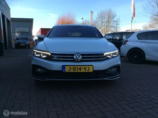 Volkswagen Passat Volkswagen Passat Variant 2.0 TSI R-Line Business + Panorama Leder - afbeelding nr 2