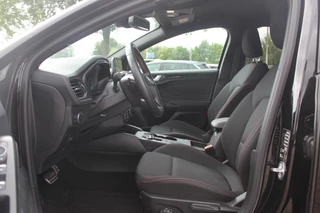 Ford Focus Ford Focus 1.0 EcoBoost Titanium Business ST-Line Camera / Navigatie / Keyless / B&O / 17'' / Stuurverwarming / DAB / Dodehoek / Cruise Control - afbeelding nr 10