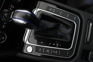 Volkswagen Passat Volkswagen Passat 1.4 TSI PHEV GTE | Head-Up | Stoelverwarming | 360 camera | Trekhaak | Keyless | Carplay | Dynamic Chassis Control | Full LED | Massage | Navigatie | Active Info Display - afbeelding nr 23