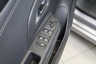 Opel Corsa Opel Corsa 1.2 Elegance - Dodehoeksens. - Stoelverwarming - Carplay - afbeelding nr 17