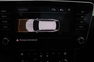 Škoda Superb Skoda Superb Combi 1.5 TSI ACT Ambition Business (PANORAMADAK, STOELVERWARMING, TREKHAAK, ELEKTR STOELEN, NAVIGATIE, NL-AUTO) - afbeelding nr 14