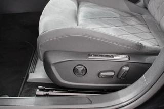 Volkswagen Golf Volkswagen Golf 1.5 eTSI 150pk Style | Sfeer verlichting | Navigatie | Climate control | Camera | Adaptive Cruise control | Led | Parkeer sensoren | Lichtmetalen Velgen - afbeelding nr 12