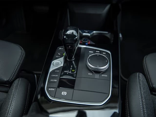 BMW 1 Serie | Live Cockpit Prof. | Sportstoelen | Adaptive LED | Apple Carplay/Android Auto wireless | 17