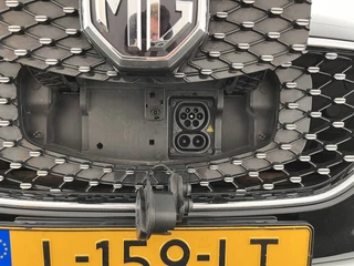 MG ZS EV MG ZS EV Luxury 45 kWh (INCL-BTW) *PANO | FULL-LEATHER | CCS-FASTLOADER | KEYLESS | NAVI-FULLMAP | ADAPTIVE-CRUISE | CAMERA | HEATED-SPORTSEATS | CARPLAY | BLINDSPOT | DAB | LANE-ASSIST | 17
