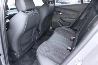 Peugeot 2008 Peugeot 2008 1.2 130PK AUTOMAAT GT PACK | NAVIGATIE | FULL LED KOPLAMPEN | DRAADLOZE APPLE CARPLAY/ANDROID AUTO | ADAPTIVE CRUISE CONTROL | CAMERA VOOR + ACHTER | CLIMATE CONTROL | LICHTMETALEN VELGEN 17