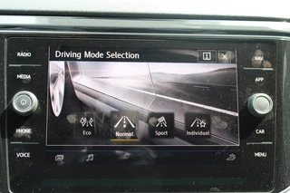 Volkswagen T-Roc Volkswagen T-Roc 1.5 TSI Sport 150PK! Virtual/Navi/17