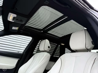 BMW 3 Serie BMW 3-serie Touring 320d High Executive M Sport Panoramadak Trekhaak HUD LED ACC Individual Shadow Line Camera 19
