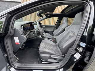 Volkswagen Golf Volkswagen Golf 1.5 eTSI R-Line Automaat | Panoramadak | LED | Black Style | Harman/Kardon HiFi | Achteruitrijcamera | Sfeerverlichting | Trekhaak afneembaar | Adaptieve cruise control | Parkeersensoren voor en achter - afbeelding nr 8