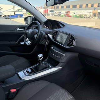 Peugeot 308 Peugeot 308 SW 1.2 Allure | Panoramadak | Airco | Trekhaak - afbeelding nr 6