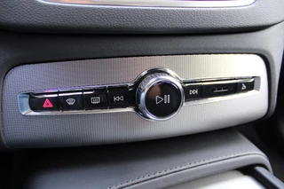 Volvo XC90 Volvo XC90 2.0 T8 Recharge AWD Plus Dark | Trekhaak | Panoramadak | 360 Camera - afbeelding nr 14